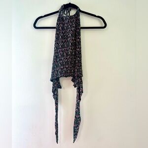 American Eagle halter top. It’s a size medium but las stretch to it!